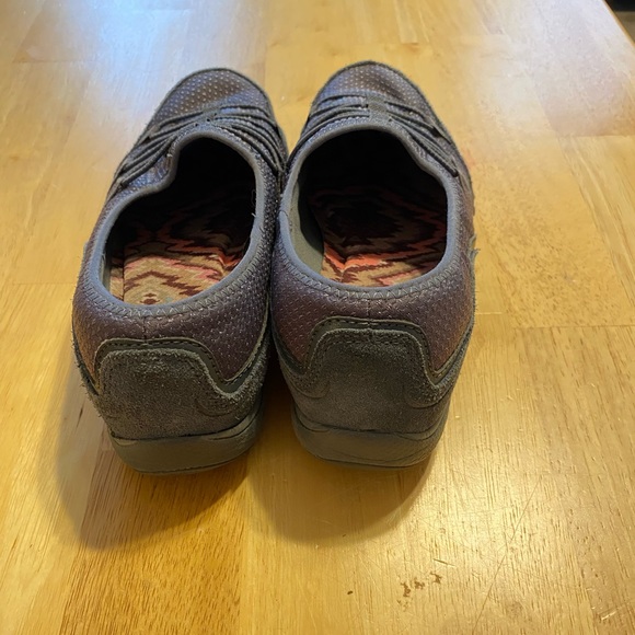 Sketchers slip on with leather - Picture 5 of 7